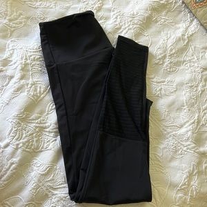 Onzie black leggings with mesh panel